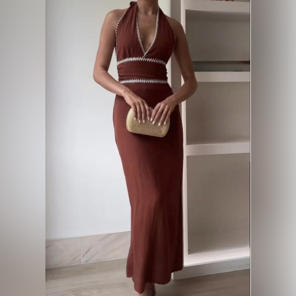 🔥🔥Zara Embroidered midi dress